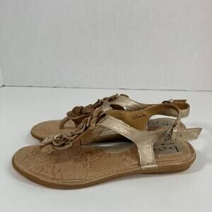 B.O.C. by BORN Sz 8 /EU 38 Champagne T-Strap Thong Ankle Strap Flower Sandals
